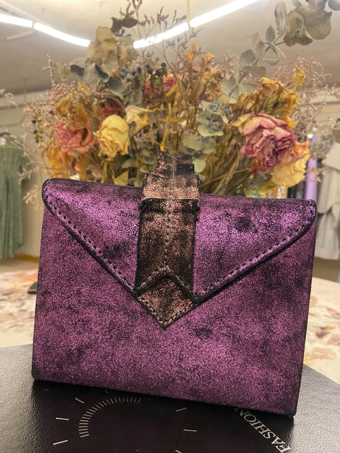 Pleated box clutch